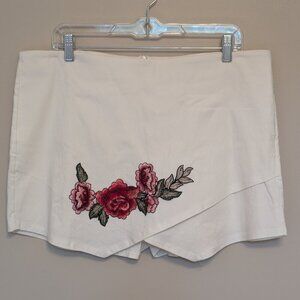 Fashion Nova mini skort cream with floral embroidery 3XL EUC cottagecore